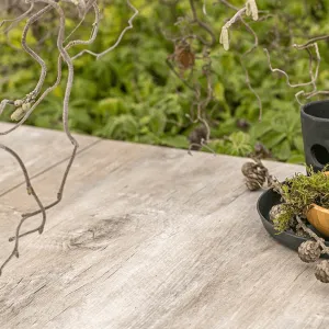 Сочетание элегантной керамики и прочного основания гарантирует красоту и долговечность, независимо от времени, погоды или активного использования