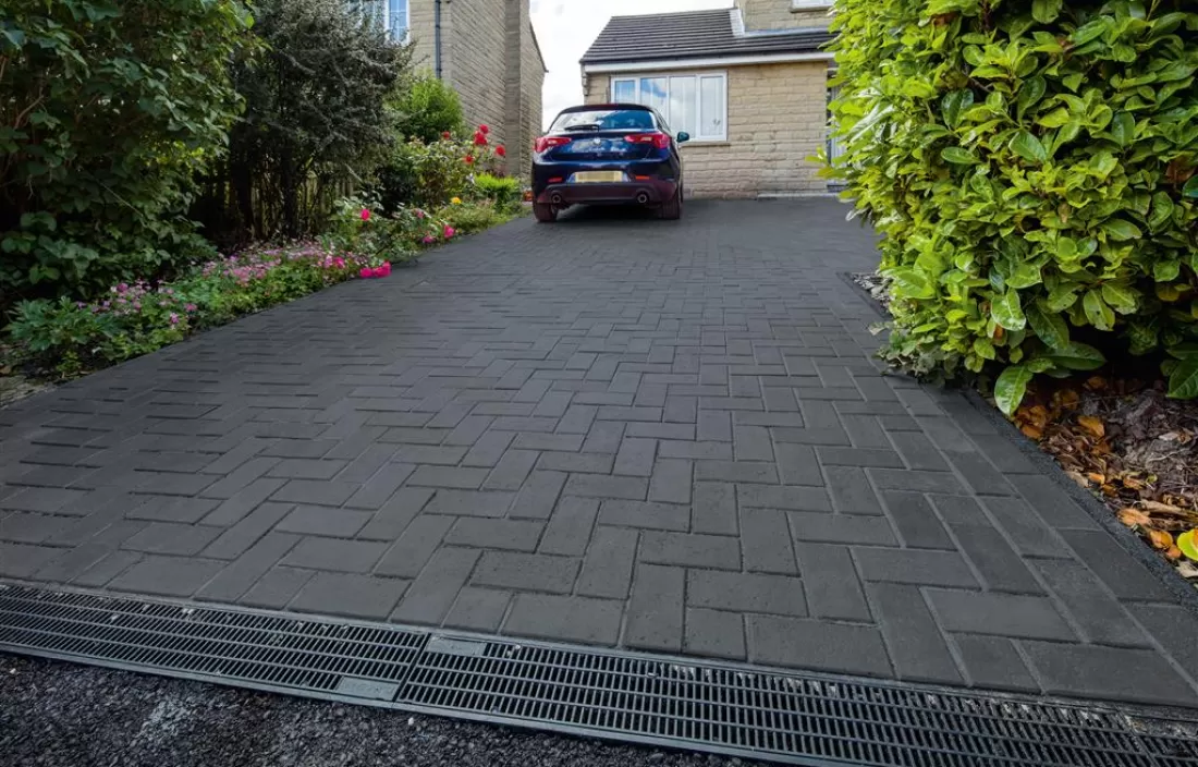 Clio basalt outside