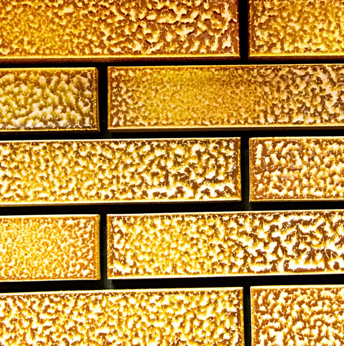 Кирпич в глазури рифленый горячее золото
